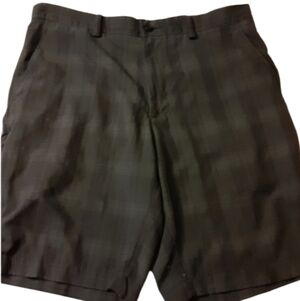 Size 32 mens gray an black plaid short